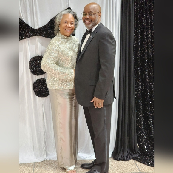 Meet your Posher, Sharon - Picture 2 of 4